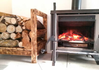 Meuble de stockage bois de chauffage palette réalisé dans le 66.